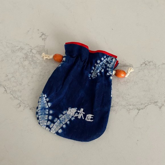 Bamboo Pocket Makeup Mirror With Batik Fabric Protective Bag - Picture 2 of 12